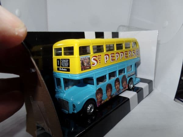 Corgi CC82339 1/64 ScaleLondon Routemaster Bus Beatles Sgt. Pepper's Lonely Hearts Club Band